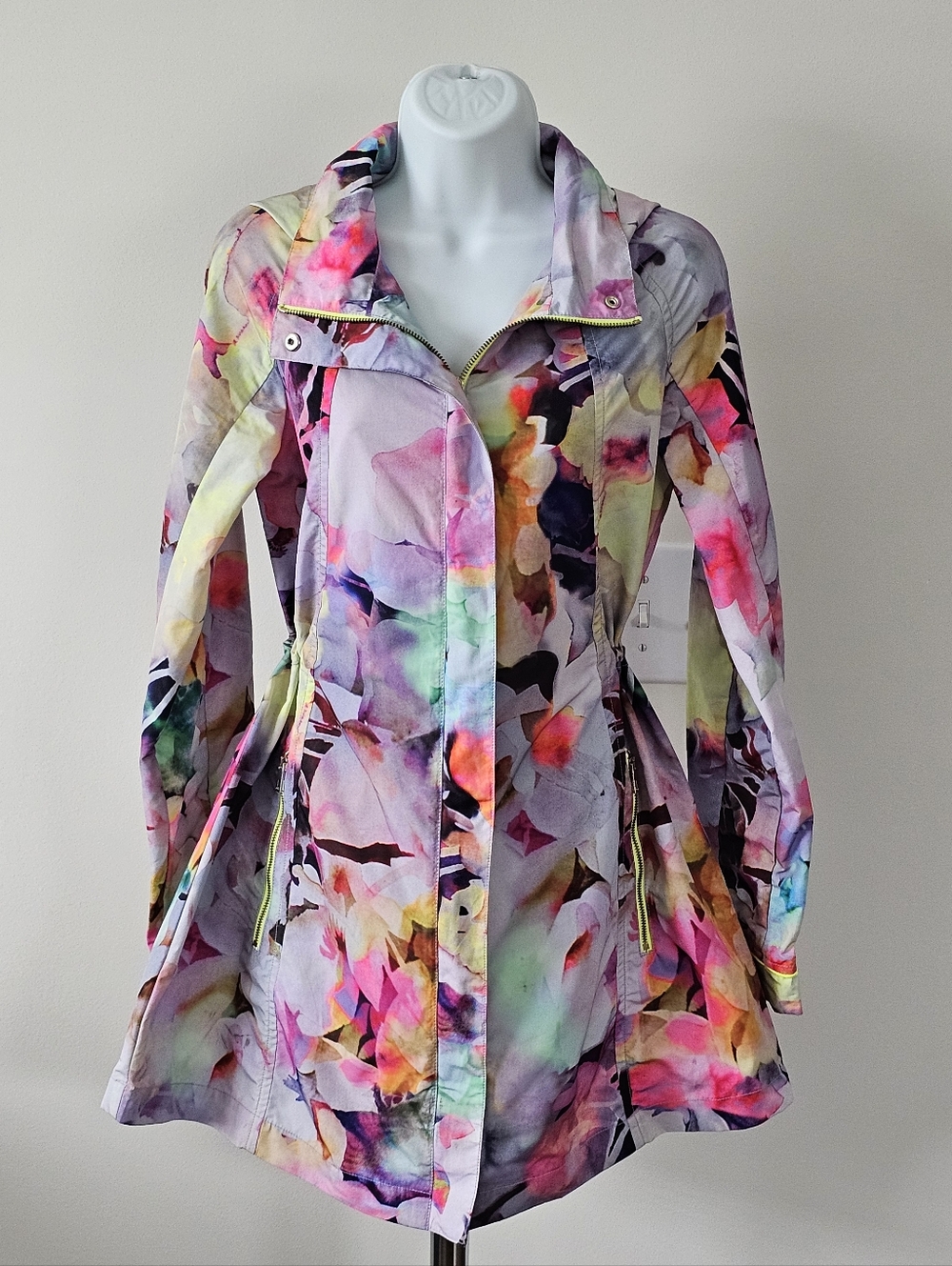 Ted Baker London Floral Raincoat Brand Size 1 / U.S. Size 4 - Picture 2 of 10